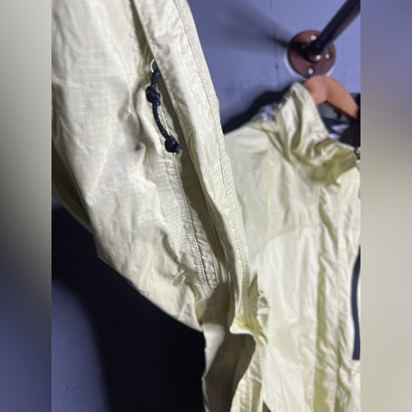 REI Recreational Equipment Women’s Rain Jacket in Yellow/Green.  Size XL - Picture 4 of 12